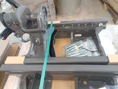Anhängebock mit automatischer Anhängevorrichtung für Fendt