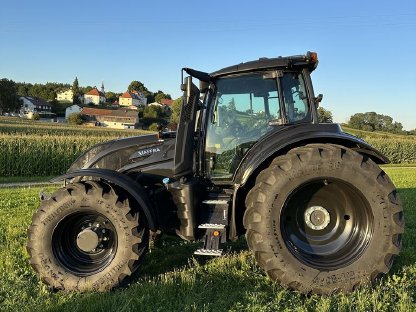 Bild 7:Valtra T235D