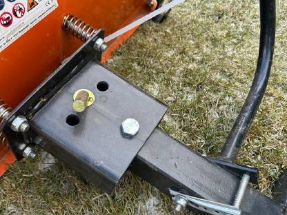 Bild 4:Schneepflug Rasenmähertraktor DEMA DSS 100P