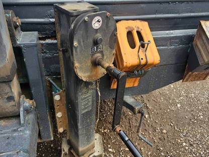 Bild 6:Tieflader-Anhänger Blumenröhr