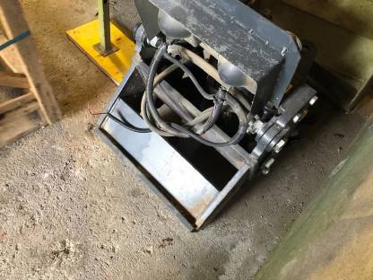 Bild 8:Hauer Fronthydraulik, Frontladerkonsole 1750 Lindner