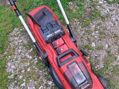 Bild 2:Akku-Rasenmäher