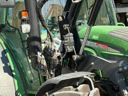 Bild 4:Frontlader mit Konsole für Fendt 200 Alö Trima x46