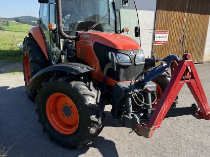 Bild 2:Traktor Kubota 6040