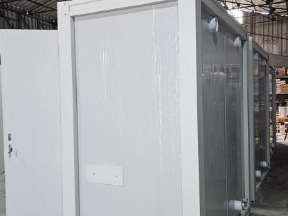 Bild 2:WC-Sanitärcontainer + Dusche oder WC + WC