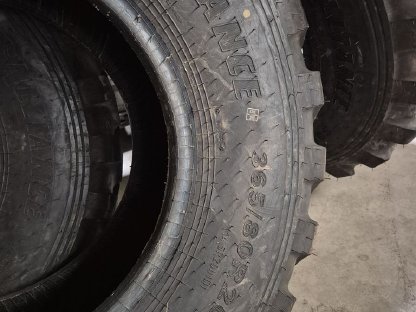 Bild 2:4 x 365/80R20 Radlader-Reifen