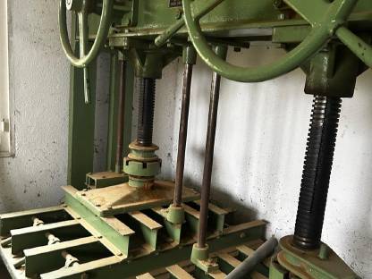 Furnierpresse