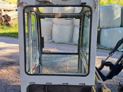 Bild 3:Bagger Kabine TB145