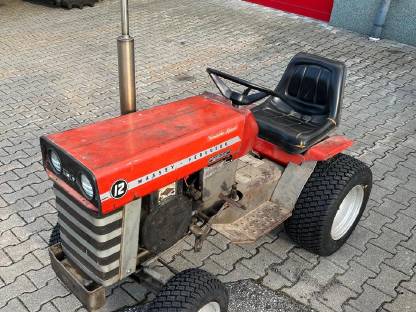 Massey Ferguson 12