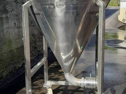 Bild 2:Edelstahlbehälter