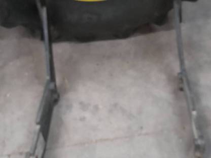 Bild 8:Grillschutz und Gewichtsträger für John Deere 6000er Serie