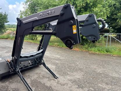Bild 2:Frontlader Quicke Q56 Fendt 400 Vario