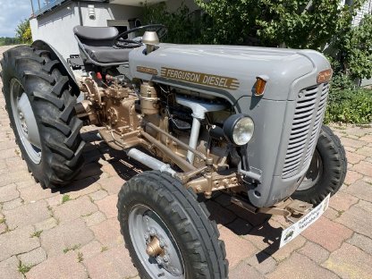 Bild 2:Oldtimer Traktor Ferguson FE35