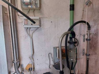 Bild 2:Ziegenmelkanlage komplett