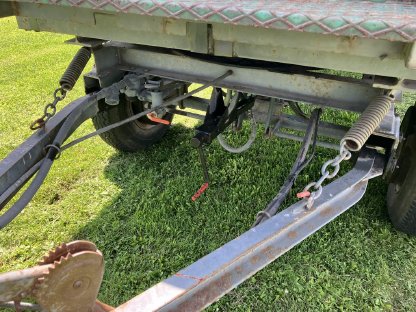 Bild 2:Müllner 2-Achs-3-Seitenkipper mit Pendelbordwand hinten 6 t