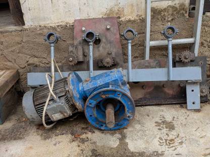 Bild 2:Förderschnecke mit Motor und Getriebe