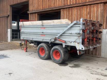 Bild 2:Lochmann Miststreuer