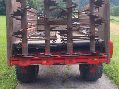 Bild 4:Pöttinger Miststreuer 6001