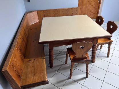 Bild 2:Eckbank, Tisch und Sessel