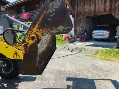 Bild 6:Kramer Kippschaufel