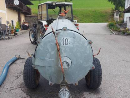 Bild 5:Bauer Güllefass