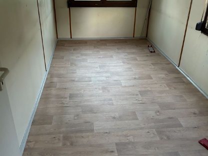 Bild 4:Baucontainer mit Dach