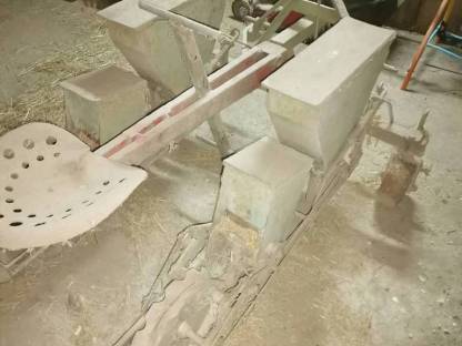 Bild 3:Maissetzmaschine 2-reihig