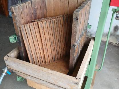 Bild 4:Hydraulische Obstpresse