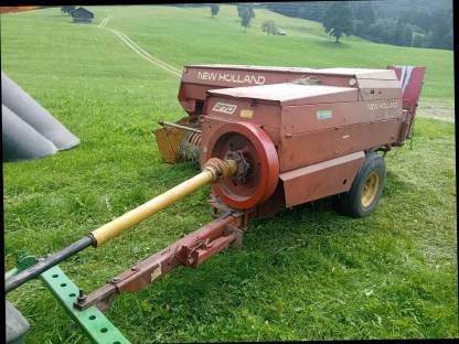 Bild 2:New Holland Ballenpresse