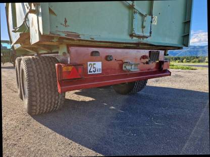 Bild 2:Brantner Muldenkipper TA 13045