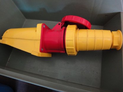 63 A Wandstecker mit Kupplung