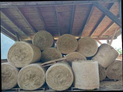 Bild 5:Heu Grumet Kleinballen und Rundballen