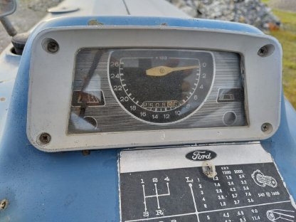 Bild 2:Traktor Ford 2000-8