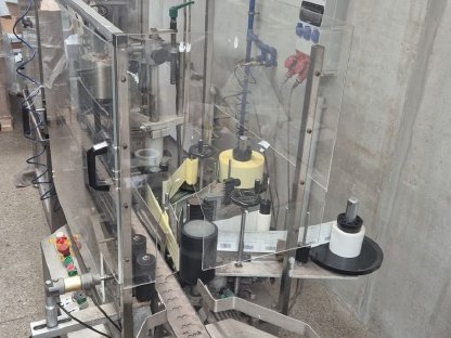 Bild 4:Selbstklebeetikettiermaschine Enos PIU reserviert