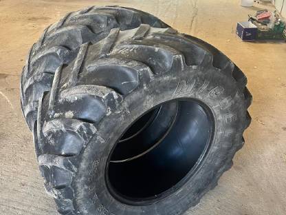 Bild 2:Reifen 540/65 R28 Michelin XM 108