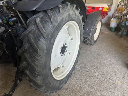 Bild 2:Felgen und Reifen für New Holland TN oder Steyr Kompakt S