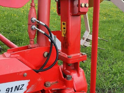 Bild 4:Pöttinger Kreiselheuer EuroHIT 91NZ