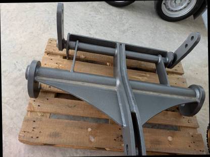 Bild 2:Frontlader-Adapter von Euro auf Dreipunkt