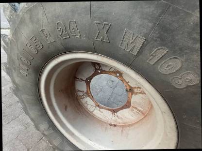 Bild 3:Räder 440/65 R24 Case IH Steyr New Holland