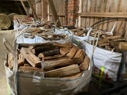 Bild 2:Weiches und hartes Brennholz