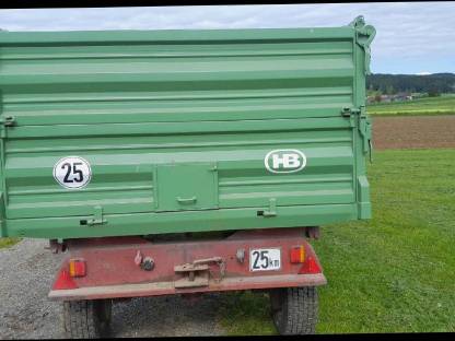 Bild 4:Brantner 2-Achs 3-Seiten-Kipper 8 t