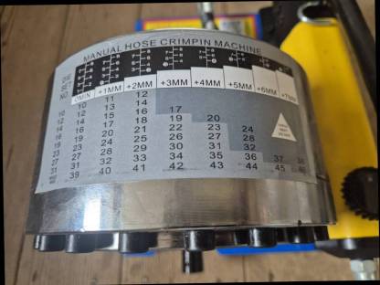 Bild 4:Schlauchpresse mit Handpumpe