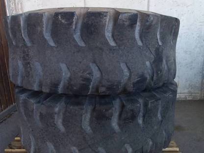 Bild 2:2 Stk. Radlader Reifen