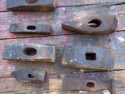 Bild 2:Hammer, Keile, Dengelstock