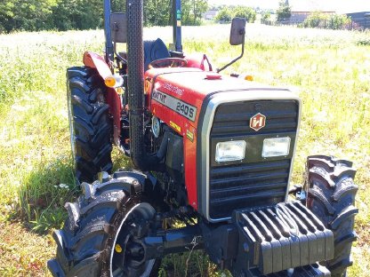 Bild 2:50 PS Kompakttraktor Hattat 240S