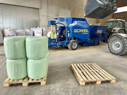 Bild 8:Maisballenpressen