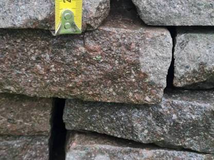 Bild 7:Natursteinplatten ca. 25 x 20 cm