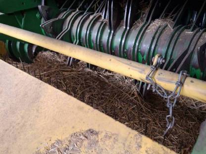 Bild 3:John Deere Rundballenpresse 590