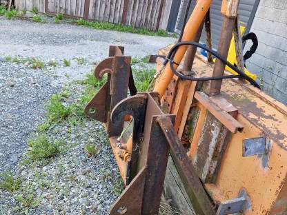 Bild 2:Hochkipp-Mistgabel Eigenbau mit Liebherr-Aufnahme