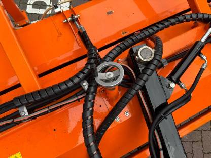 Bild 4:Ecotech Kehrmaschine OWS-200